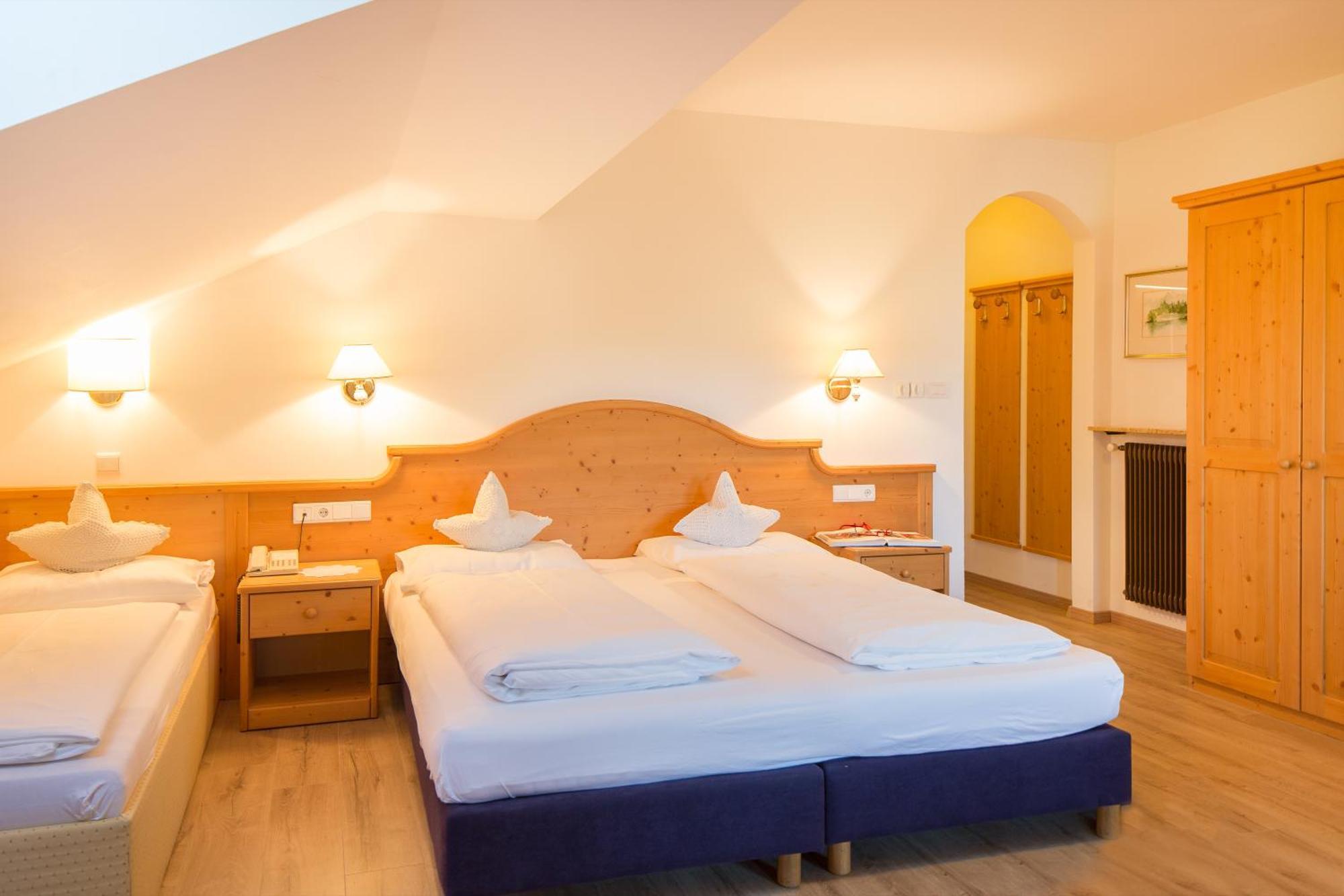 Hotel Krondlhof Brunico Room photo